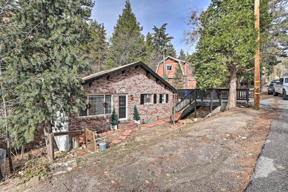 Modern Cabin w/ Game Room & Deck, Near Skiing view 4