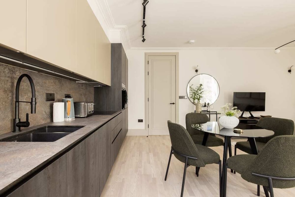The Brunswick Square Retreat - Glamorous 1bdr Flat