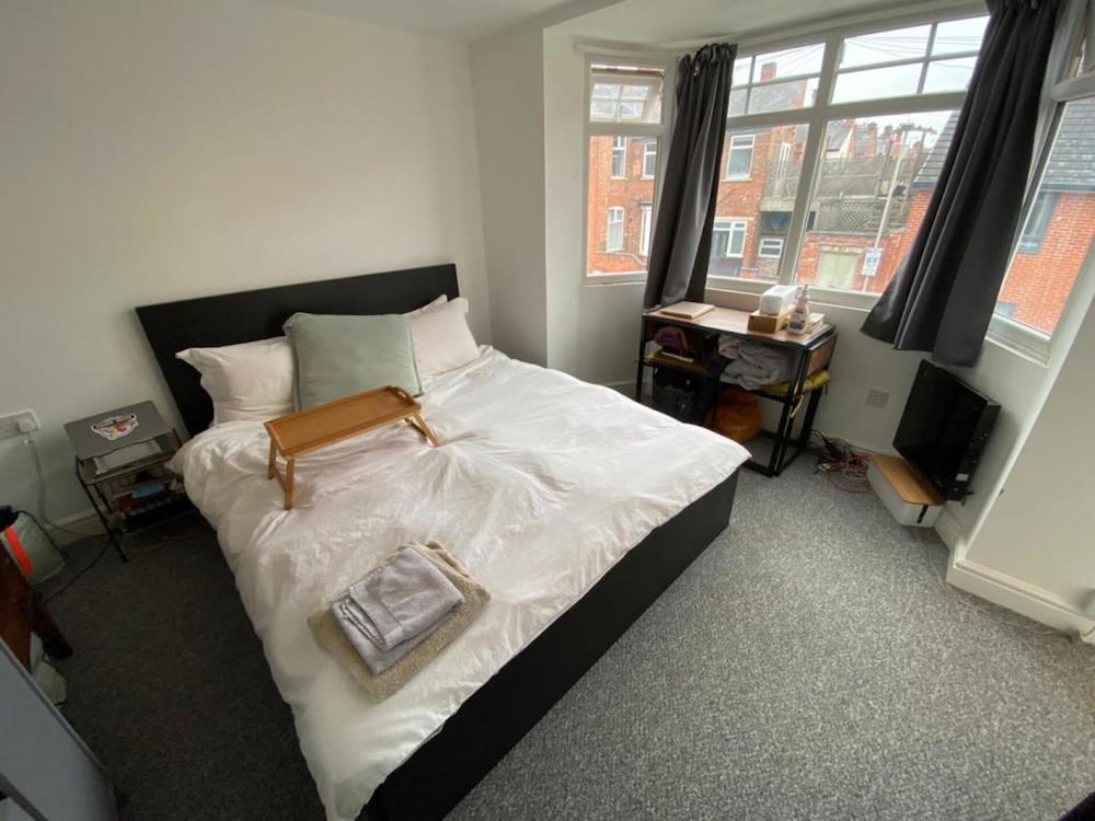 Private Apartment - Free Wifi, Parking, No Deposit view 5