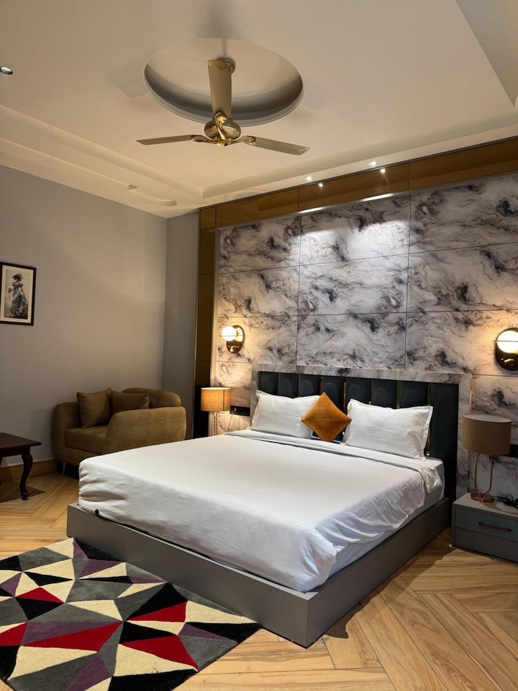 Ranveer Hotel and Restaurant