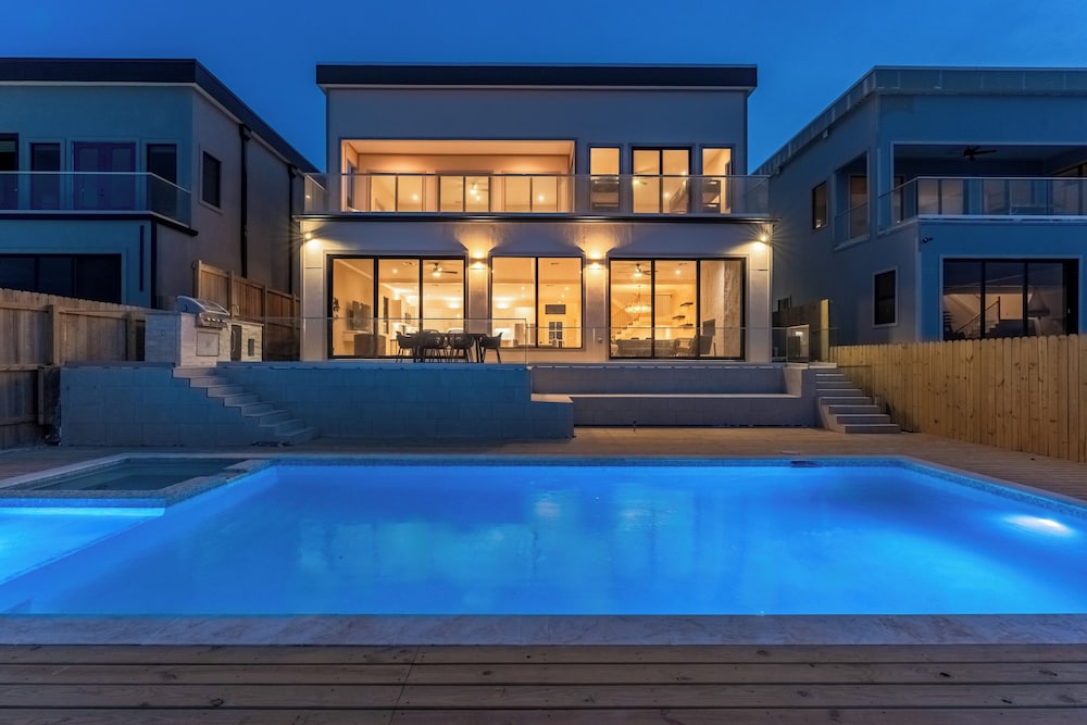 Spacious Bay