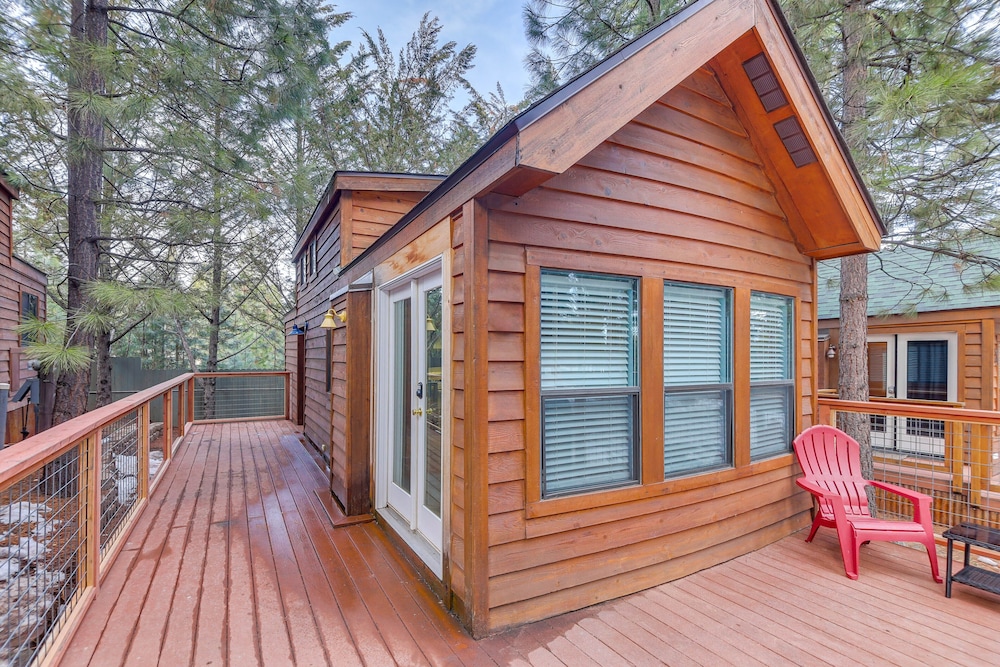 Cozy Lake Almanor Cabin, Outdoor Adventures Galore view 2