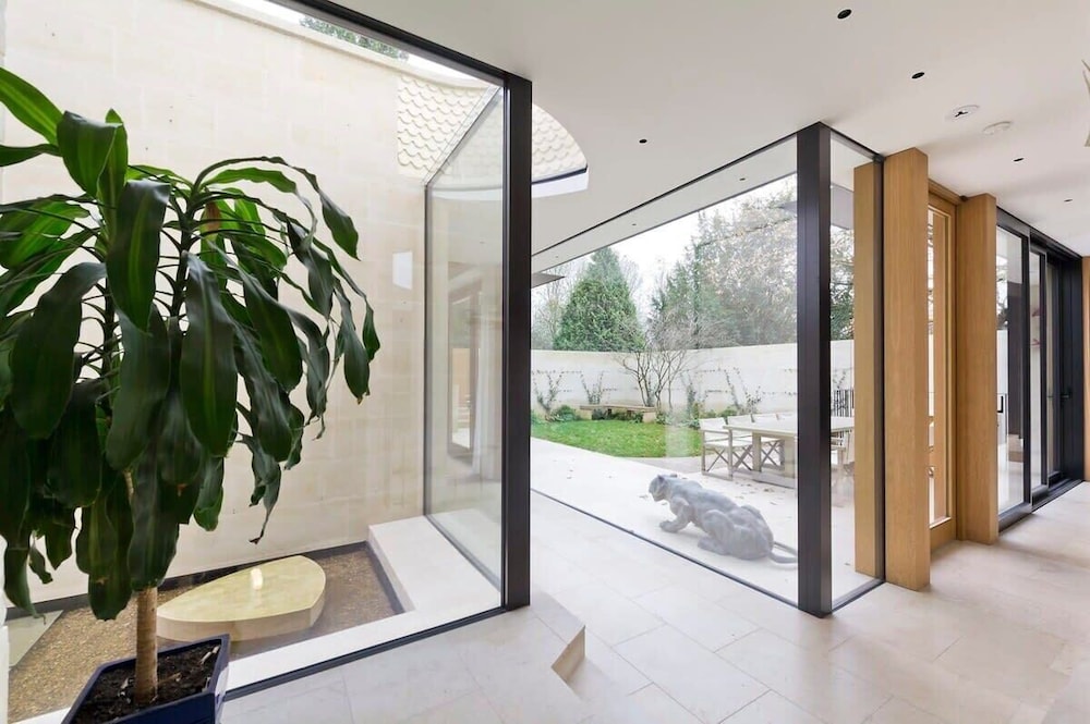 5 Bed House w/ Indoor Pool, Sauna & Private Garden - Fulham