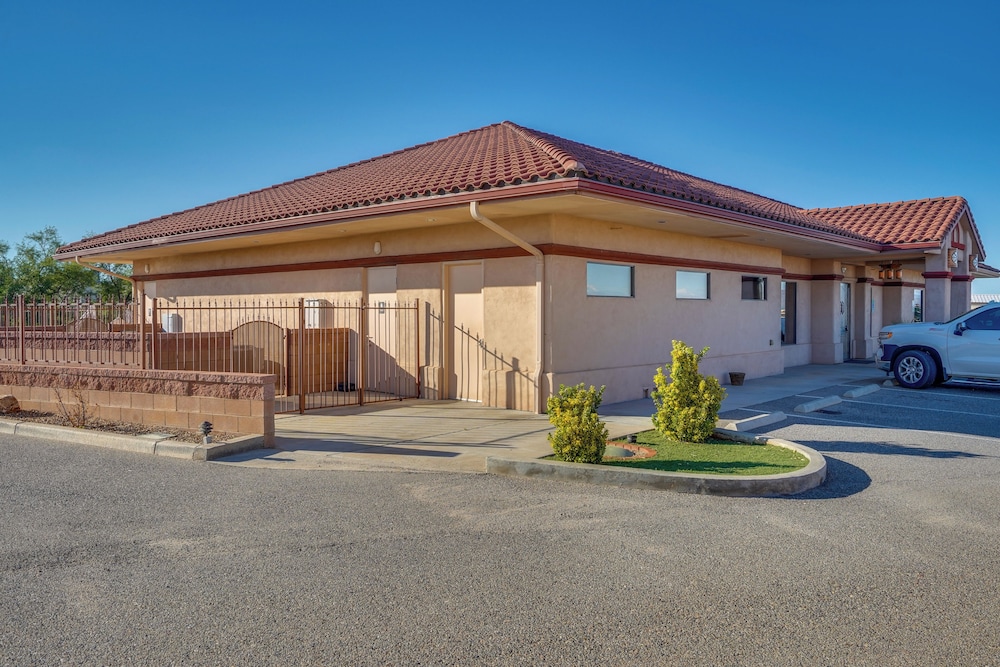 55-plus Desert Oasis in Benson w/ Mountain Views