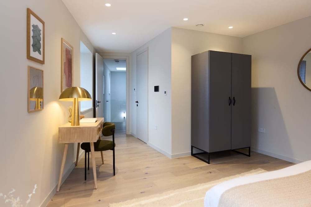 The Letchford Garden Mews - Elegant 2bdr House With Garden & Patio