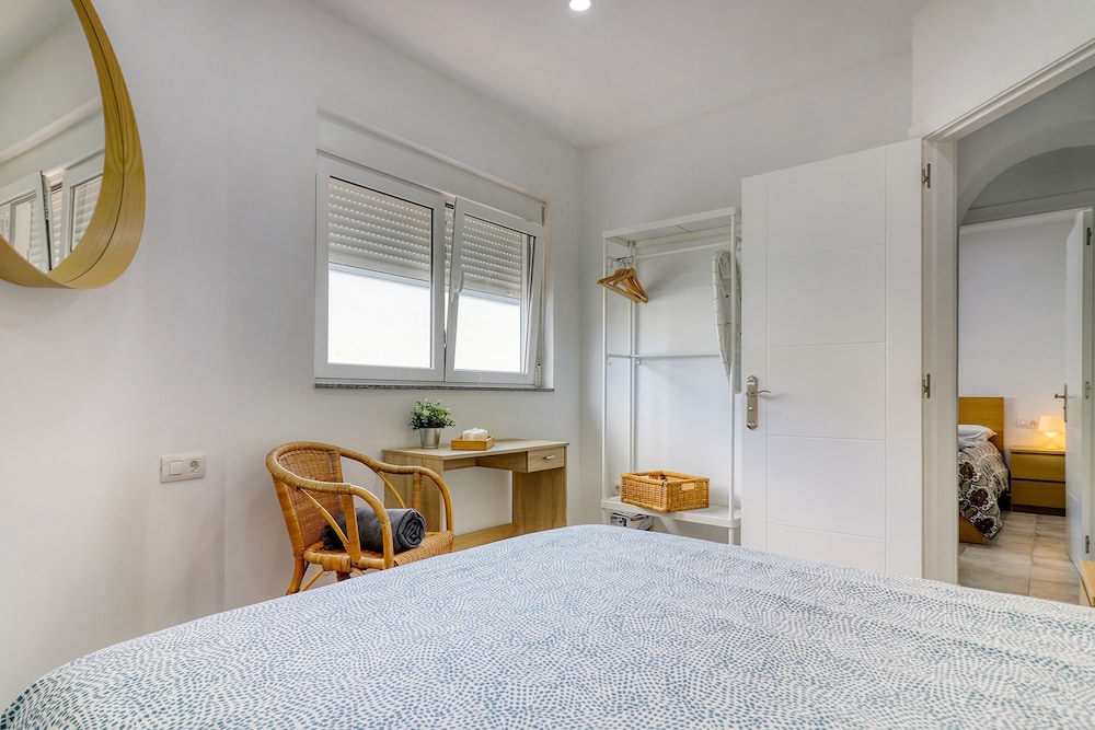 Spacious Terrace House w Ocean View 100m to the Beach