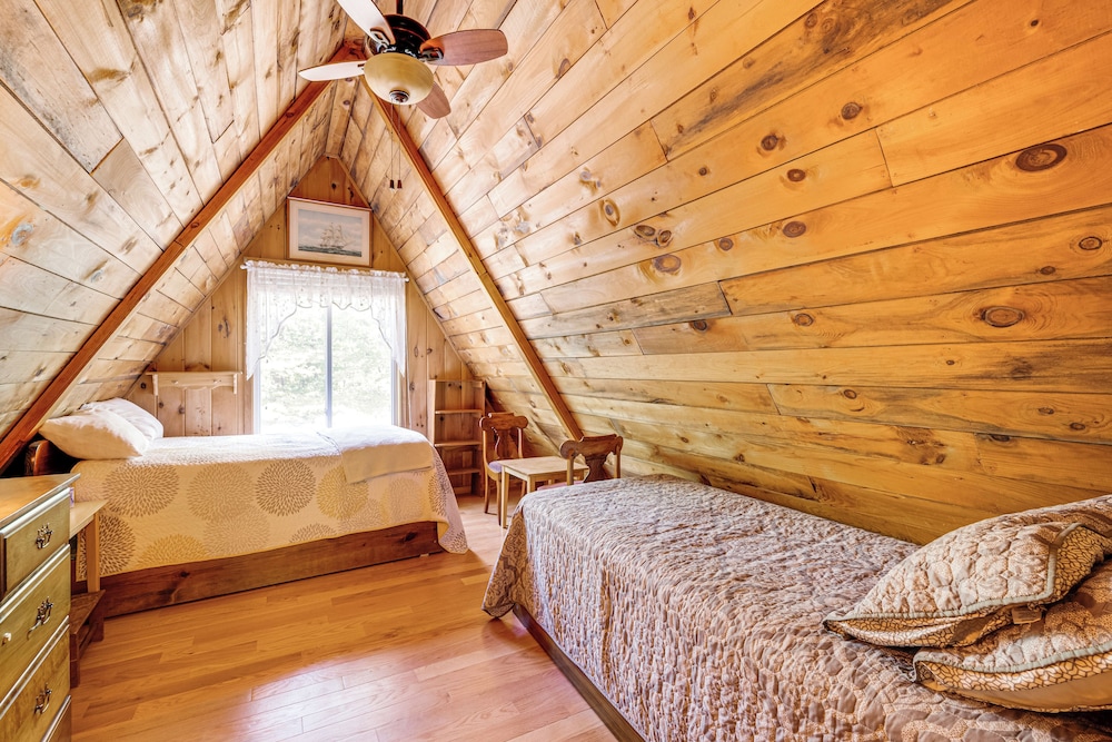 Walk to Beach & Playground: Charming Madison Cabin