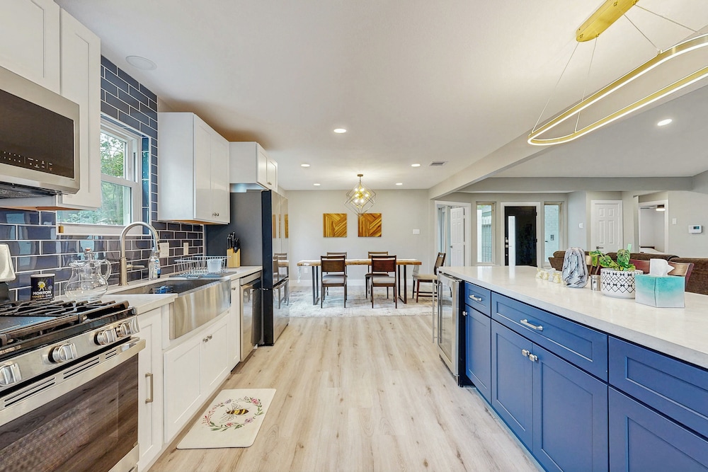 Relaxing Dog-friendly Home w/ Deck & Wifi