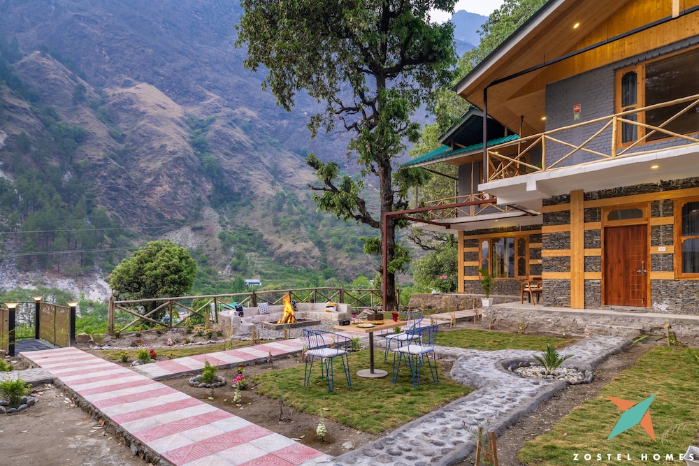 Zostel Homes Tirthan - Gushaini