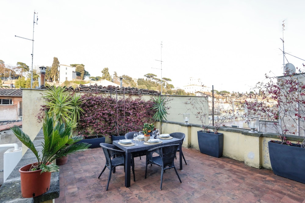 Spanish Steps Apartments