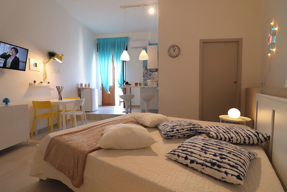 Casa Maya Modern Open-space Apartment Steps From Otrantos Seafront