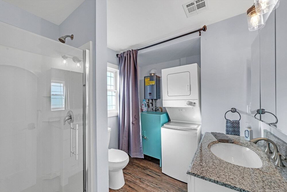 Cozy 3-br Retreat, Four Blocks To Beach & Boardwalk 3 Bedroom Home