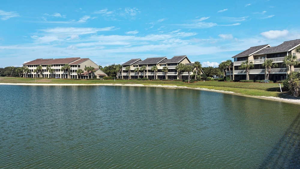Sleeps 8 w/ Resort Pools, Tennis, Golf & Beach Access + Attraction Tickets!