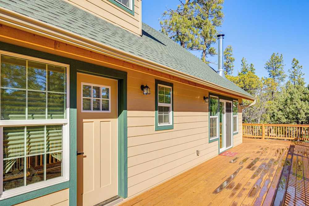 Pet-friendly Blue Ridge Cabin: Wraparound Deck!