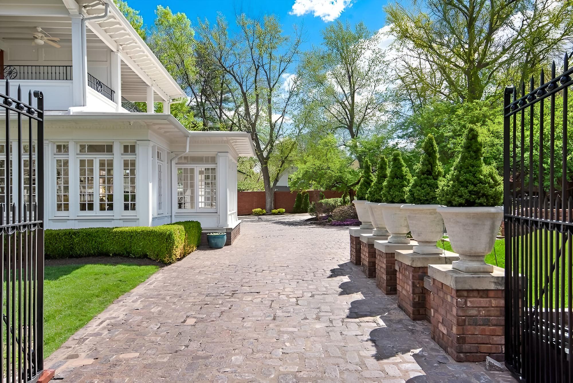 Kansas City Vacations - Oak Street Mansion - Property Image 38