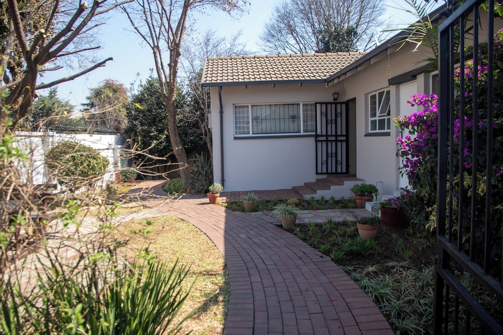 Sandton Hideout SPA and Accommodation