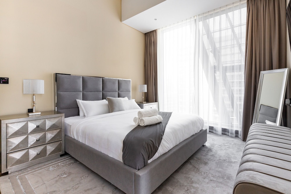 GLOBALSTAY. J One Tower Apartments