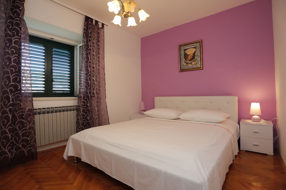 Dina - 3 Bedrooms - A1 view 2