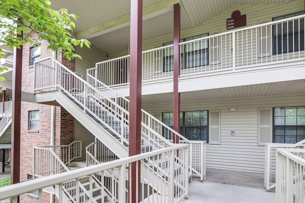 1 Mi to 76 Strip: Family Condo in Branson!