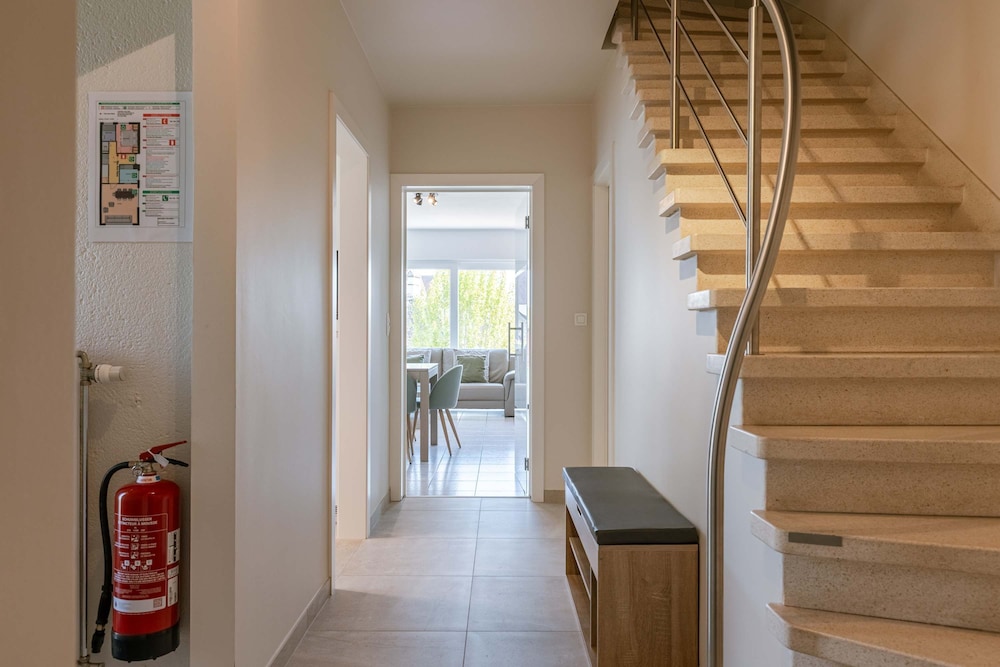 Huswell - Villa Near Beach With Double Parking