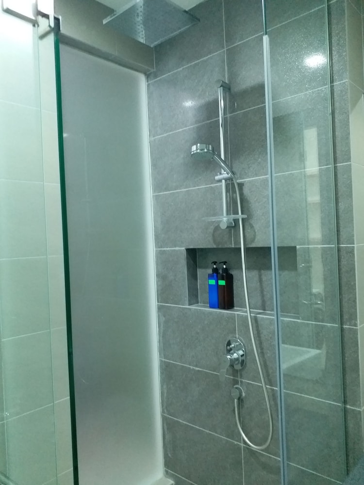 Dashing 1BR Next To Surian MRT 31 photo 5