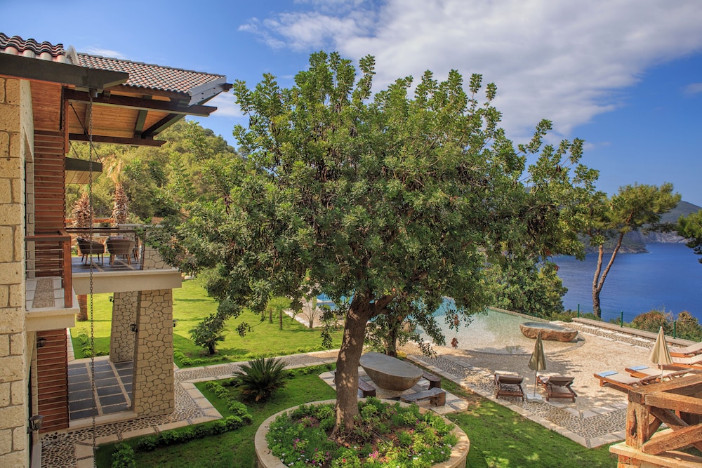 Private Island-Style Ultra Luxury Villa Estate