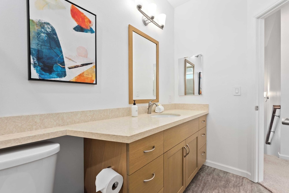 @marbella Lane - Elegant 3BR w/ Marvelous Views