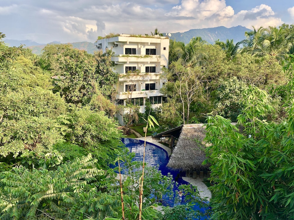 Sundaras Resort & Spa