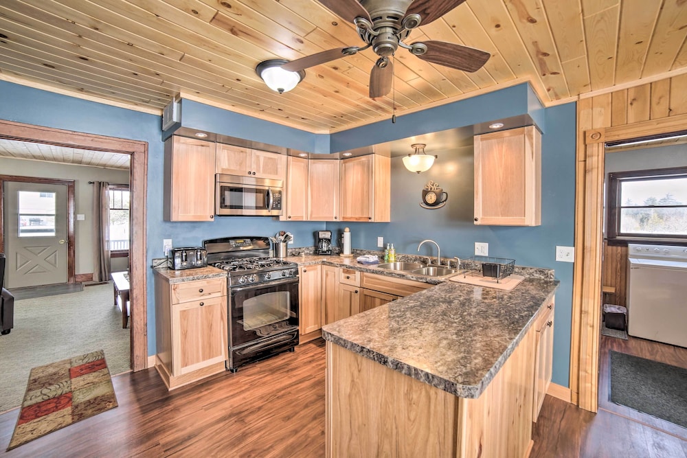 Secluded & Peaceful Upper Peninsula Getaway! view 5