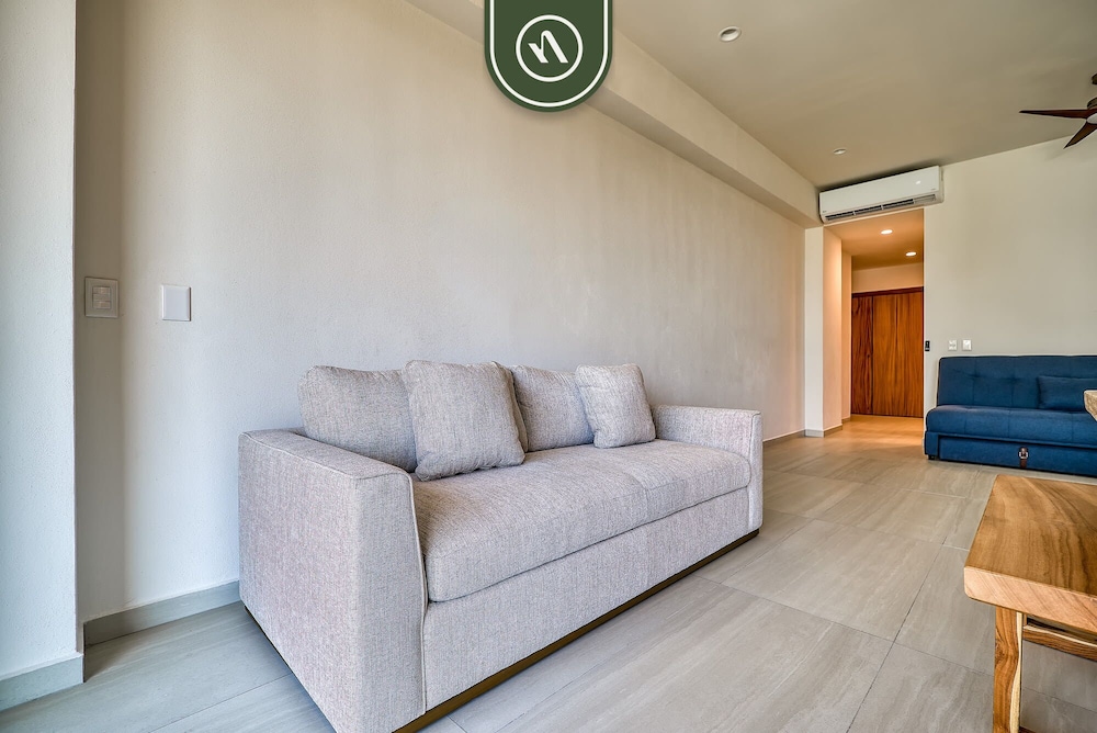New 1 BR Condo With Amazing Rooftop Pool - Jacuzzi