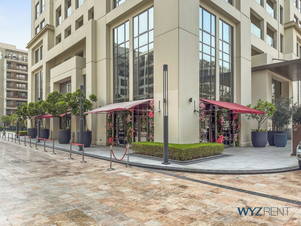 Beachside 2BR W Pool Gym Lagoon Access