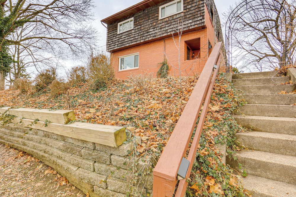 Rustic Chic Retreat: 4 Mi to Kennywood!