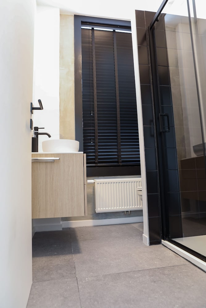 Kamiel -belle Epoque Apartment With Modern Comfort