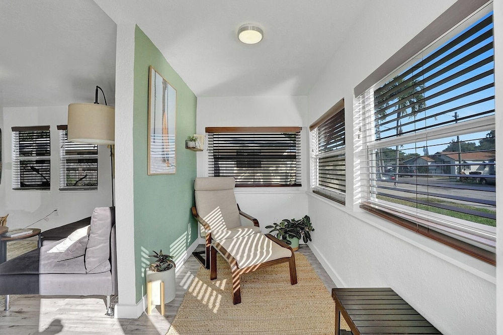 Zen 2br, 7 Min From Beach & Airport, Save Now!