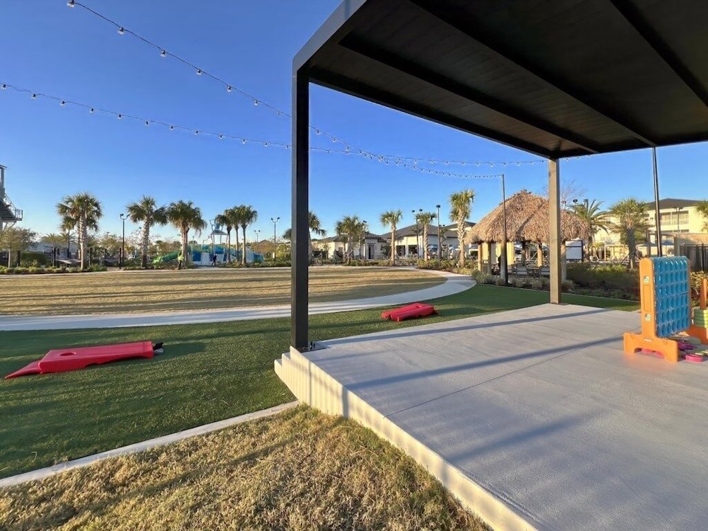 Stunning 4 Bed Townhome With Splash Pool-1160ks 4 Bedroom Townhouse