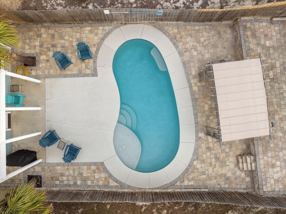 Spacious 4-bed, 3-bath Beach House Sleeps 12 for the Perfect Getaway