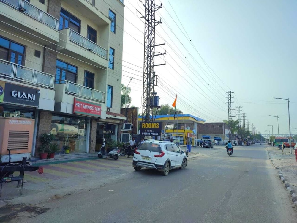 Hotel Pushpa Palace