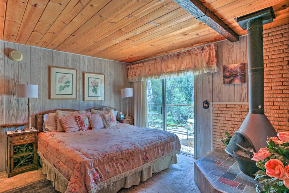 Gorgeous Oakhurst Retreat w/ Swimming Hole! view 4