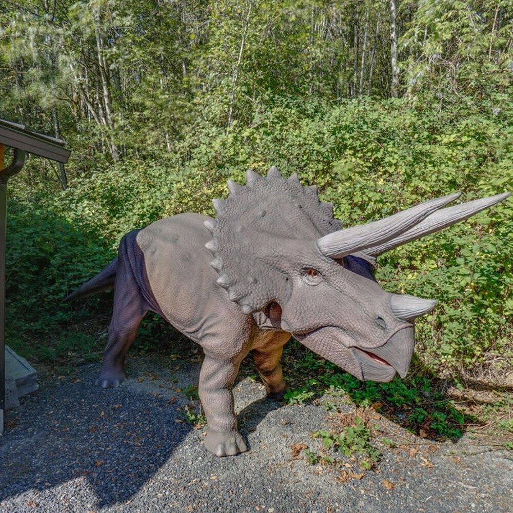 Jurassic Themed Adventure 4BR Home With Hot Tub