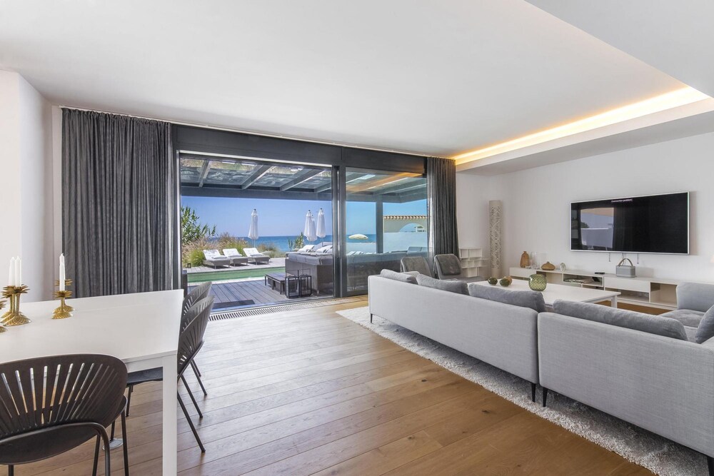 Villa Frontline Beach Costabella - Marbella