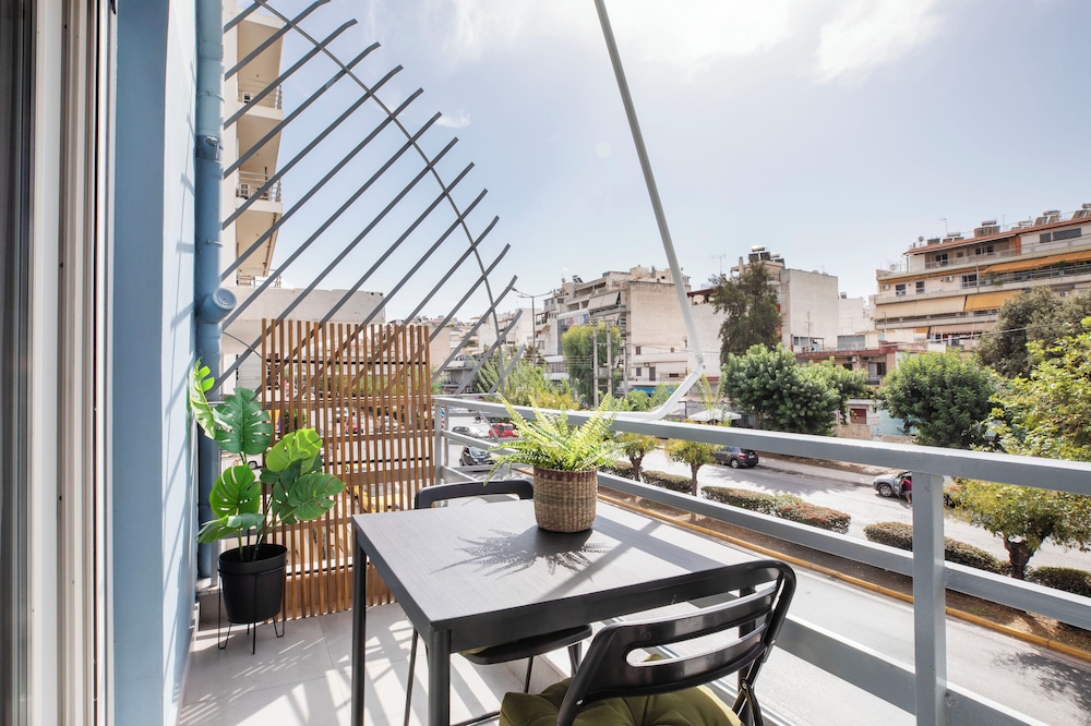 Bask - Chic 2 Bedroom Apt in Athens