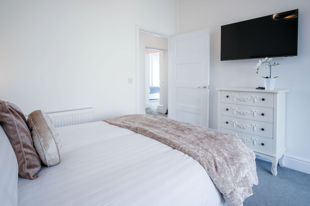 St Catherine's View - 2 Bedroom - Panorama - Tenby view 3