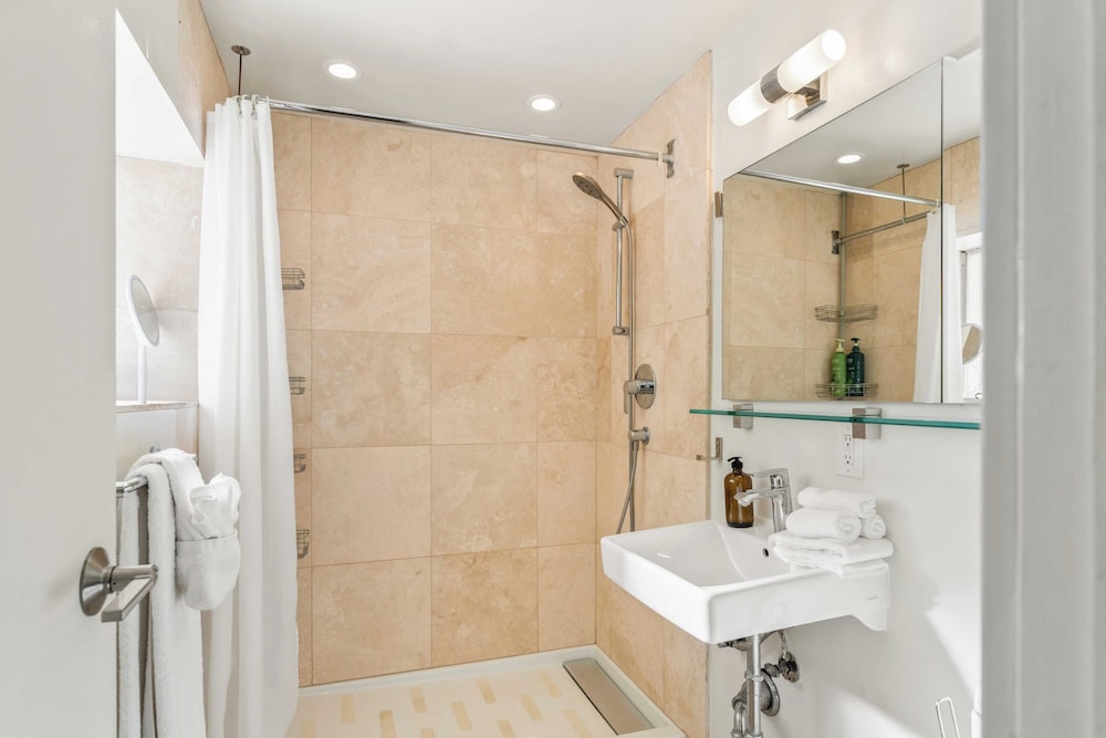 Malibu Hills Studio w/ Mountain Views + Near Beaches Cielo Nook by Avantstay