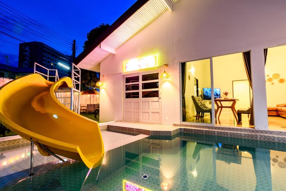 Jomtien 5BR Beach Pool Villa JB5