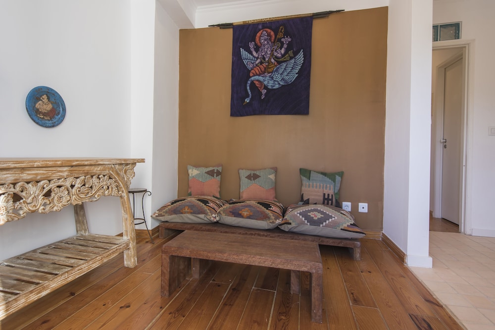 Hotel A Pearl in Graceland - Image 1