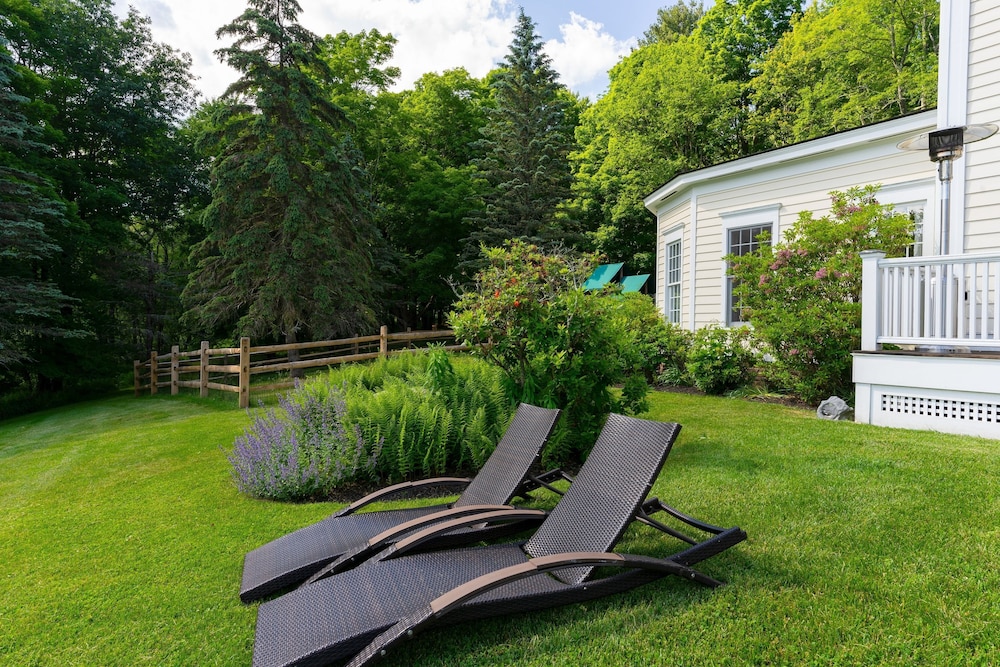 Sunny Pond by Avantstay Secluded Estate w a Private Pond Gym Movie Theater
