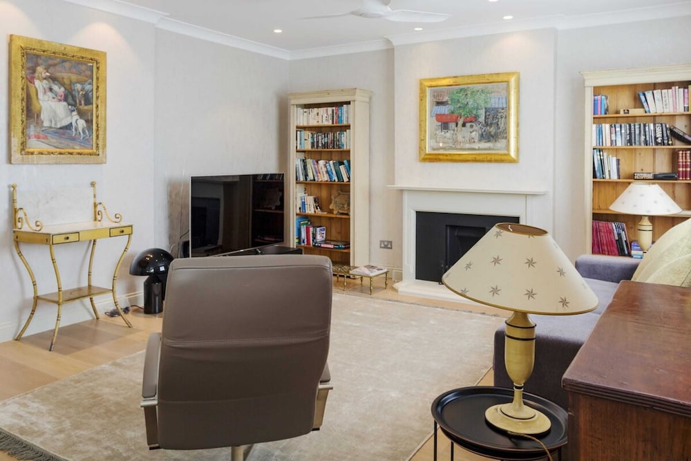 Beautiful 2 Bed 2 Bath Flat in South Kensington