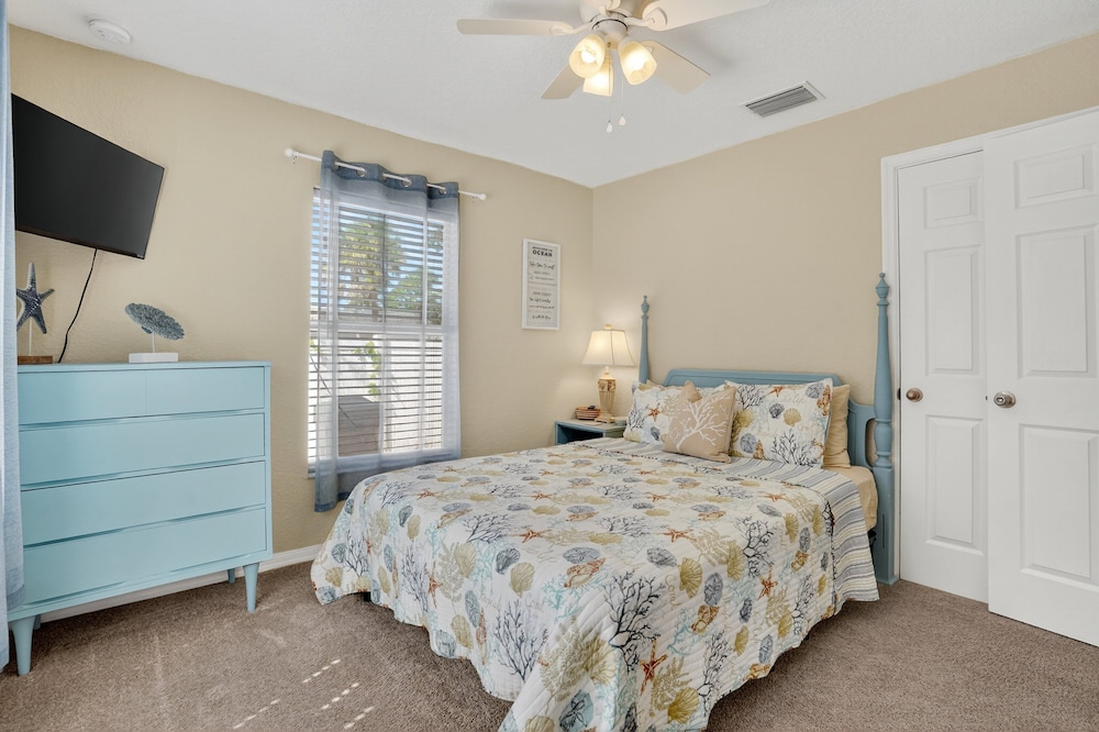 Spacious 4br Retreat With Heated Pool & Spa 4 Bedroom Home