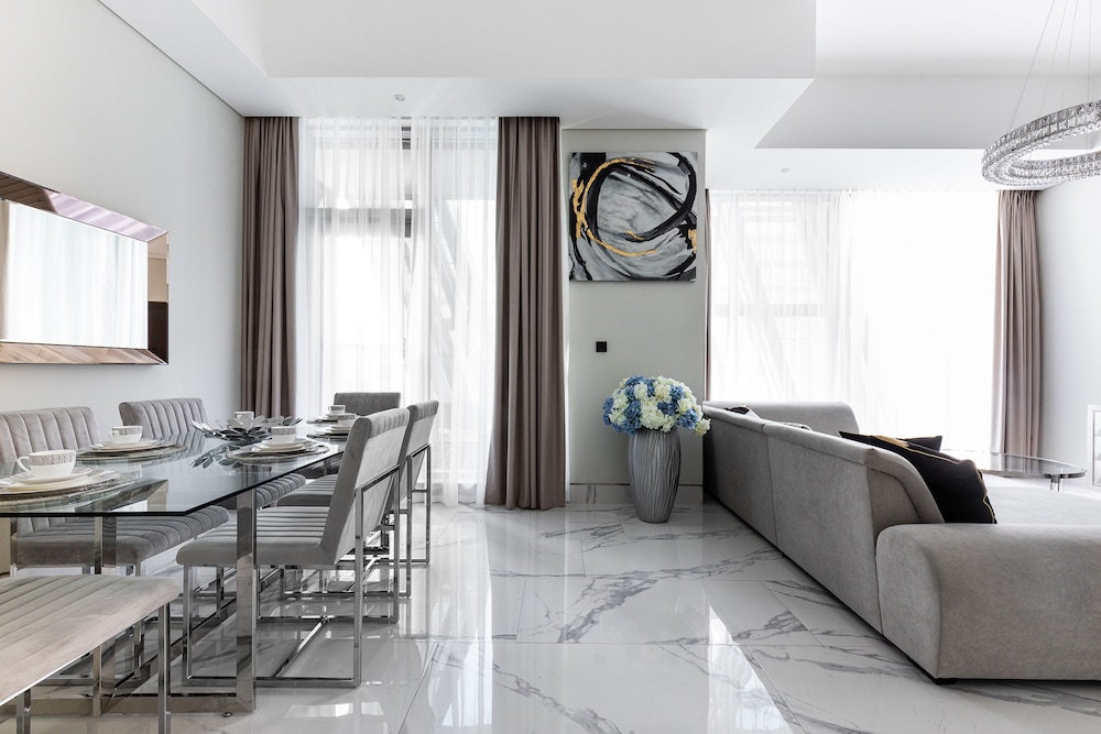 GLOBALSTAY. J One Tower Apartments