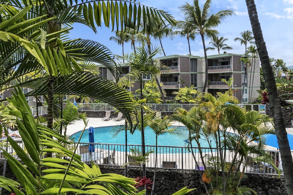 Alii Villas 218 1 Bedroom Condo by RedAwning